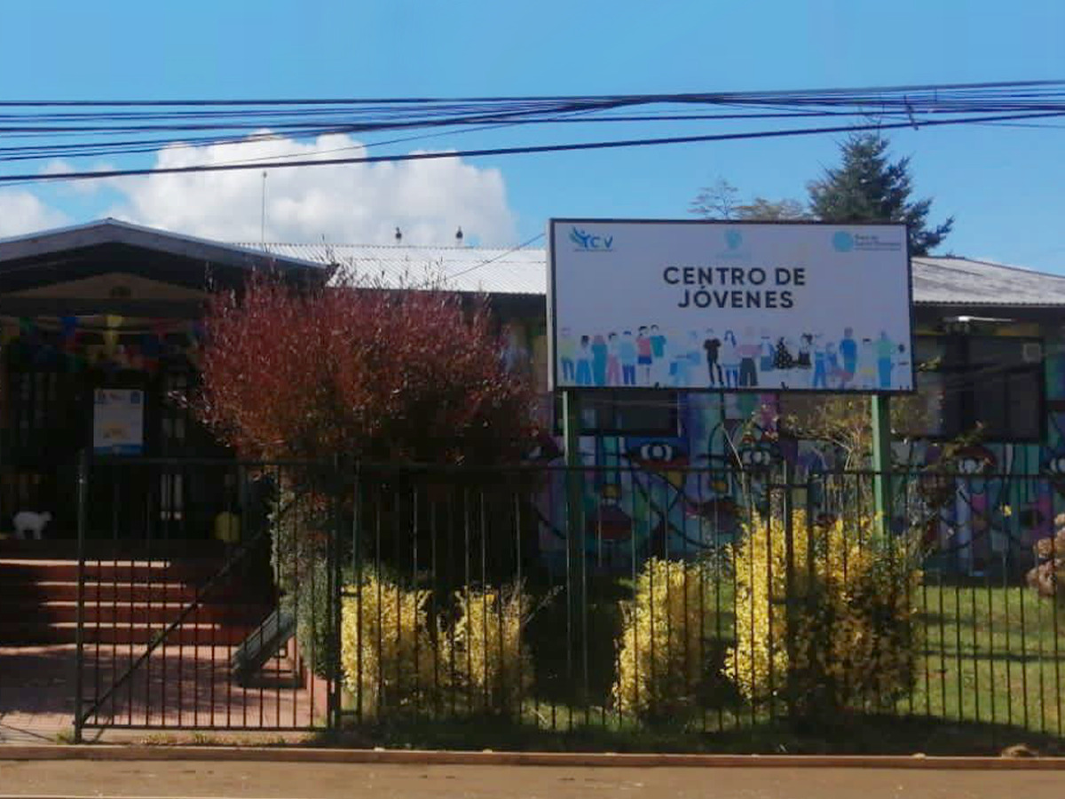 Recinto que acoge al Centro de Jóvenes Valdivia tendrá nuevos baños y boxes de atención