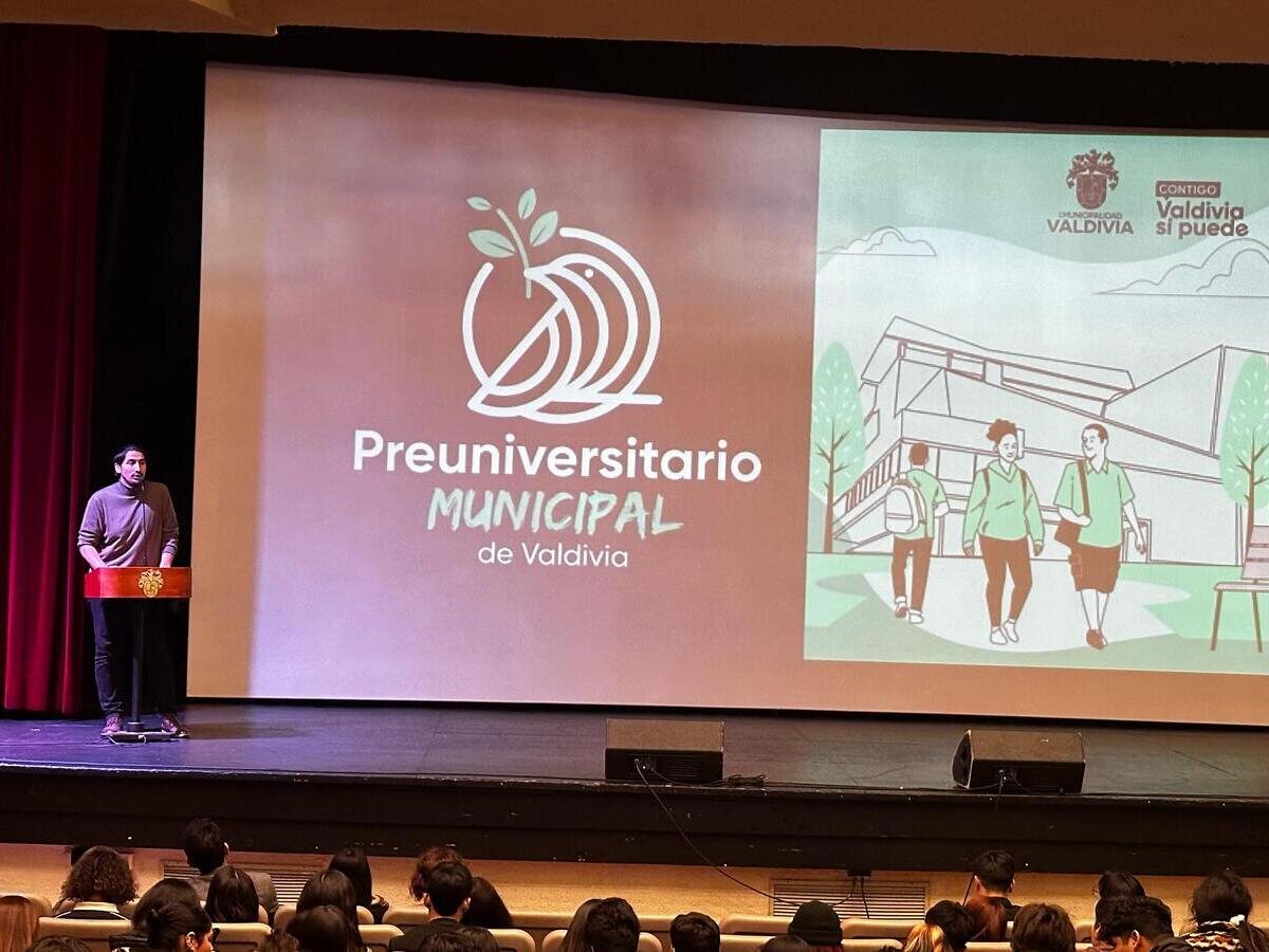 Alcaldesa Amtmann inauguró tercer año consecutivo del Preuniversitario Municipal gratuito de Valdivia